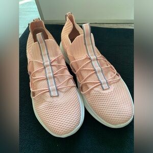 Light Pink/Peach Slip-On Knit Sneakers